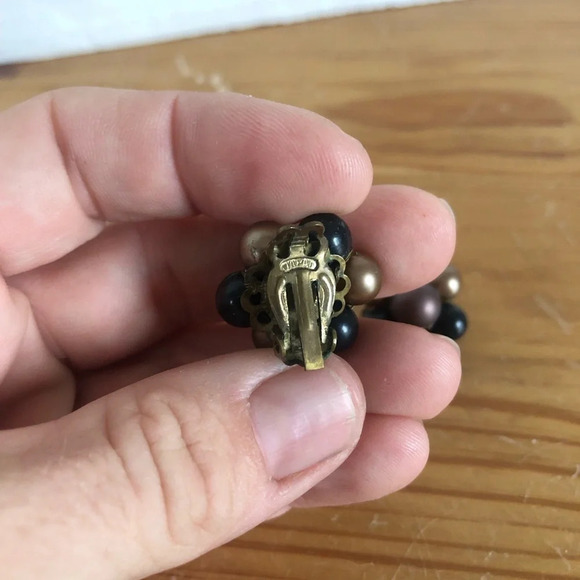 Vtg  Beaded Clip On Earrings - Picture 7 of 9